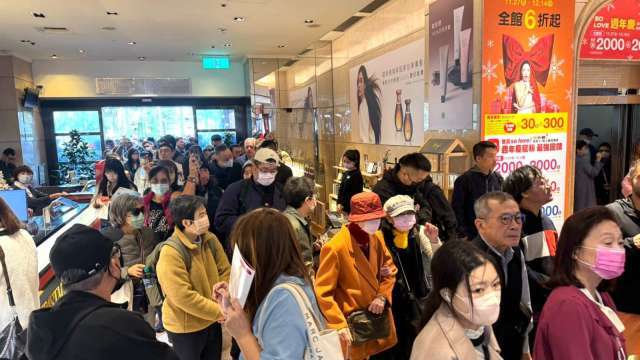 〈2025周慶〉新光三越站前店接棒衝刺 首日化妝品熱賣 旗艦家電狂銷百台