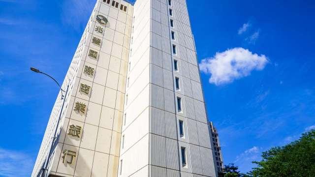 公股2金1銀前11月獲利出爐 兆豐金拚全年正成長 華南金、彰銀年增15.2%、23.4%