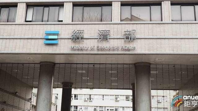 屋頂光電政策不限縮了！逾千坪新建物裝設強制裝設「1kW/20㎡」