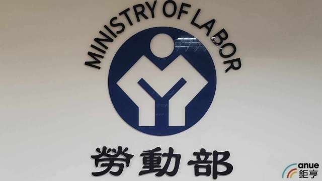 勞保撥補加大力道、投保薪資天花板45800元要動了？勞長洪申翰這樣說