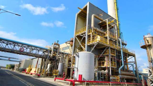 引進KBR三級減量技術 台肥台中廠獲環境部核定適用碳費優惠費率