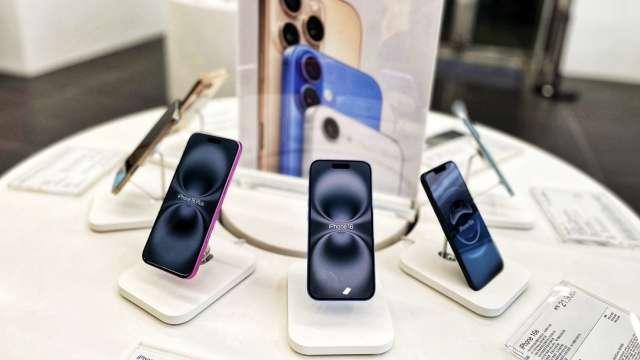 台灣手機12月降價榜蘋果霸占三席：iPhone 16跌最兇、iPhone 17價格微調