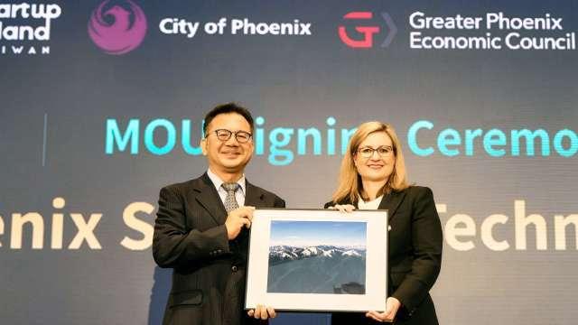 台積電助攻新創「落地」！國發會聯手鳳凰城簽署MOU 攜手打造AI與半導體新創重鎮