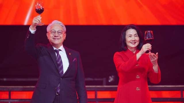 台新新光金旺年會席開一千八百桌  吳東亮期勉同仁龍馬精神、一馬當先