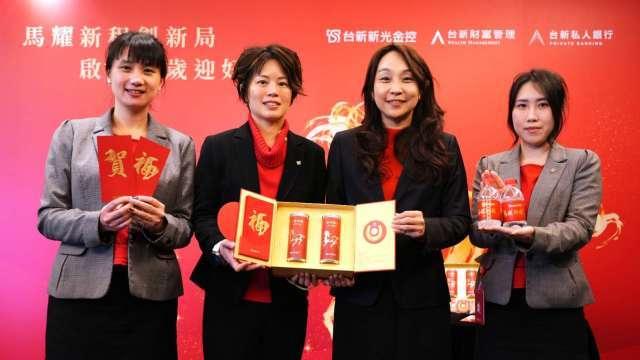 雙馬奔騰駿啟新局 台新銀限量馬年開運禮亮相聚財三秘技助客戶實現穩健財富目標