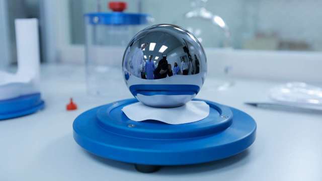 全國最「吸睛」矽晶球造價3千萬打造1kg國家基準 台灣原子鐘準度排名世界前10