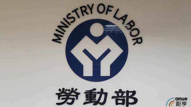 下班Line不停！勞動部調查：3成6勞工有加班壓力 這3業最操近5成超時工作