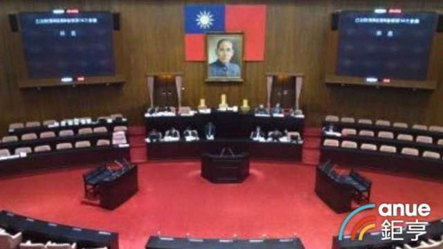 立院三讀「衛星廣電法」修正案 訴訟終結前中天可續用52頻道