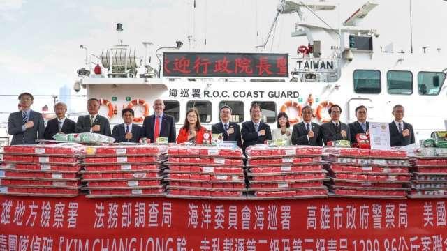 台灣之盾護印太安全 卓揆讚「國艦國造」展戰力 海鯤號首潛具劃時代意義