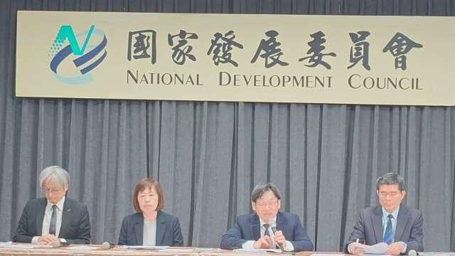 〈國發會年終記者會〉葉俊顯喊出經濟成長、人均GDP雙高標 但憂心會受立院這件事影響