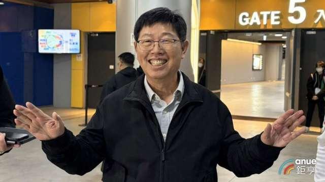 〈鴻海運動嘉年華〉劉揚偉喊話今年營收續創高 郭台銘加碼3億元抽出10個千萬大獎