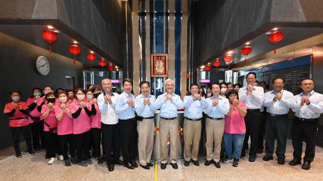 中鋼經營團隊農曆春節前夕拜年 董座期許新年「一馬當先創佳績」