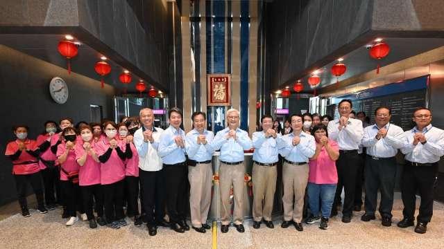 中鋼經營團隊農曆春節前夕拜年 董座期許新年「一馬當先創佳績」
