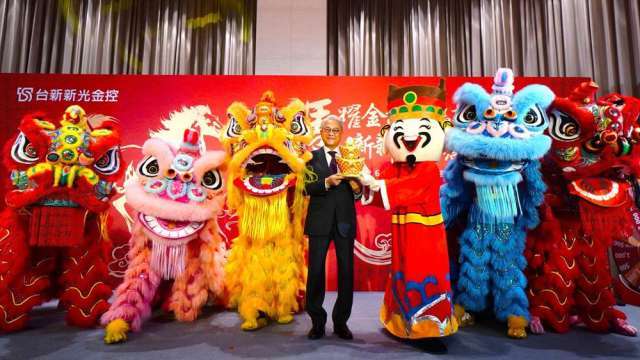 台新新光金新春團拜近2000員工參與 吳東亮期勉千軍萬馬之姿再創高峰