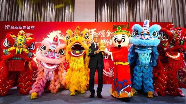 台新新光金新春團拜近2000員工參與 吳東亮期勉千軍萬馬之姿再創高峰
