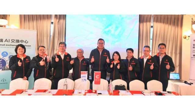 是方2025年EPS 15.75元創高 評估第四座IDC興建計劃