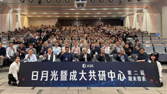 日月光與成大深化產學合作 展現AI封裝與綠能技術突破