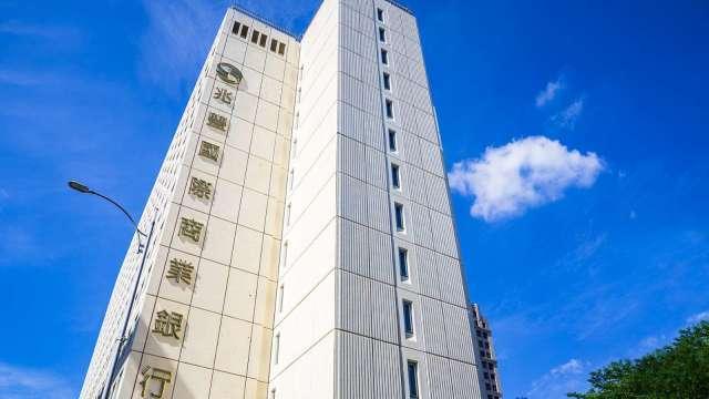 〈兆豐金法說〉數位轉型如同換上「輕盈跑鞋」！張傳章：4原則掌握跨國供應鏈商機