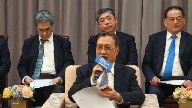 〈台塑企業春酒〉南亞電子材料已占營收五成 吳嘉昭：多元布局、2030年前投入百億元轉型