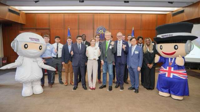 台英半導體聯合培力計畫 英方攜10位學員來台