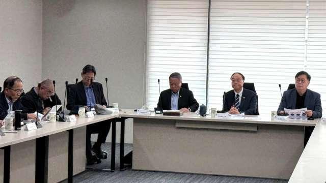 港務公司召開首次AI委員會議 集結廣達、AI專家強化港群智慧化決策