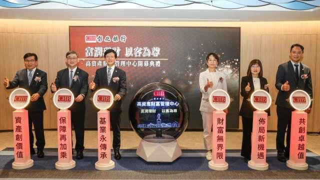 插旗亞灣專區！彰銀高雄高資產財管中心揭幕 槓桿優化與家族傳承一站式服務