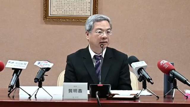 〈經濟部記者會〉免囤塑膠袋！龔明鑫：中油源頭增產 穩供每月12.5億個塑膠袋「不用搶」