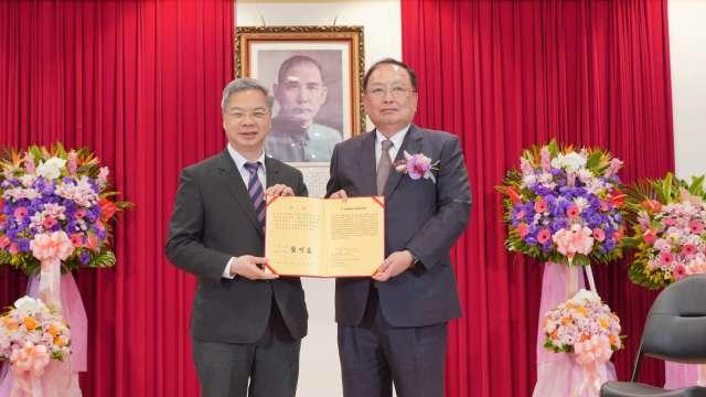 助攻台灣經濟護國群山 中小企總李育家獲頒經濟專業獎章 表彰8年貢獻