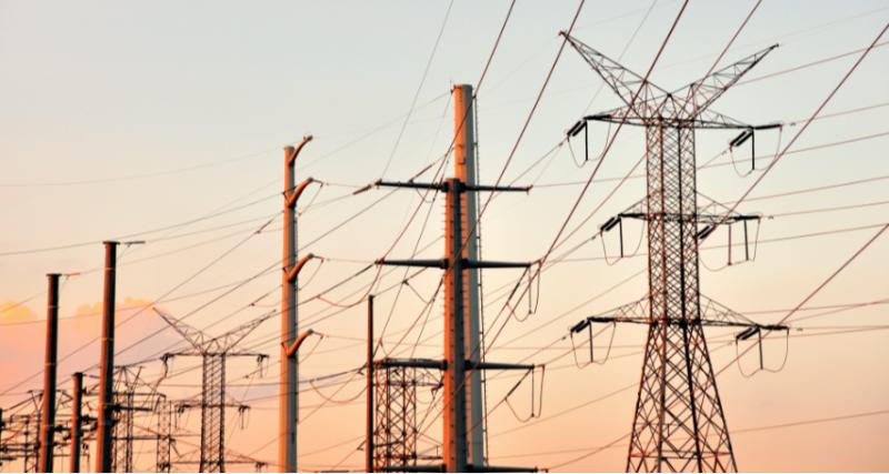 重電產業本益比持續下滑，投資市場幾乎收回2024年所有的激情。